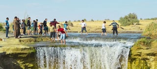 Trouver votre chemin vers la cascade à couper le souffle de Wadi el Rayan : un guide